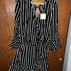 UK2LA Small Romper - NWT